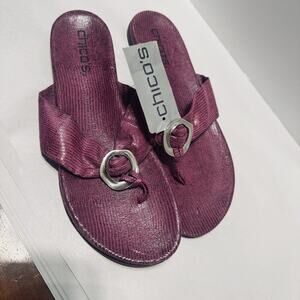 New Chico's Fuschia Flat Sandals lizard faux leather thongs sz 9